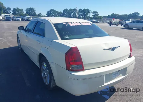 2005 Chrysler 300 Touring z USA, uszkodzony, nr VIN 2C3JA53GX5H131452